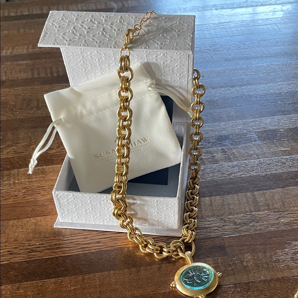 Elegant Gold Necklace with Teal Pendant